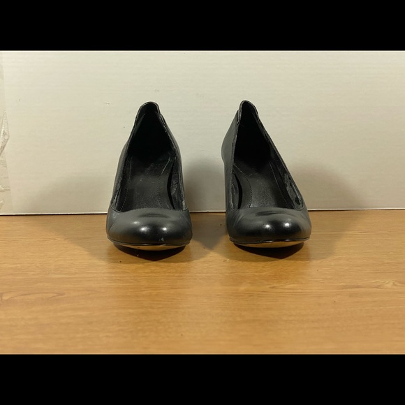 Calvin Klein Pump - Picture 2 of 12